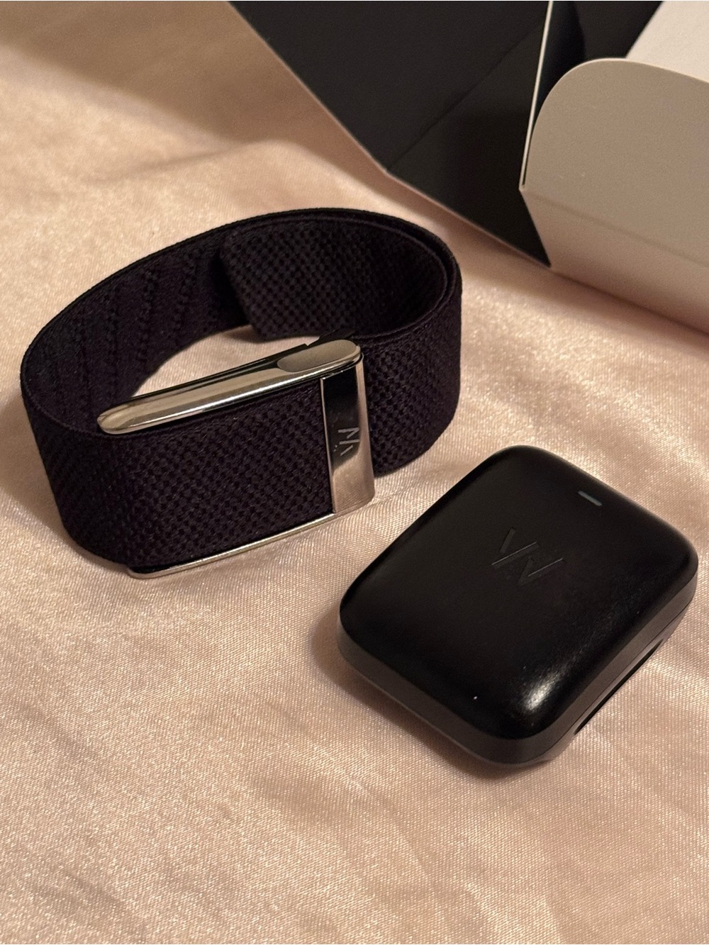 New with box! Whoop Life Black wearable health tracker with Portable Charger